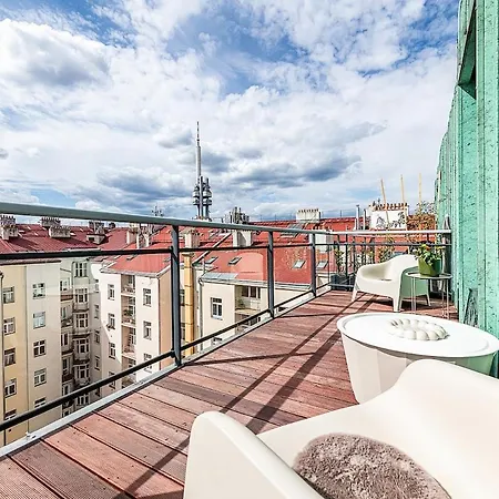 2-bedroom With Terrace Overlooking Zizkov Tv Tower Apartament