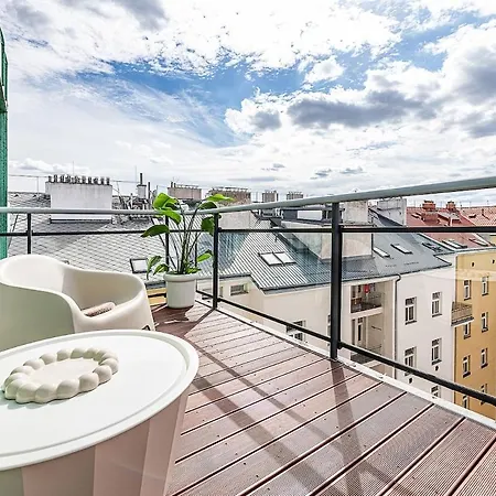 Apartament 2-bedroom With Terrace Overlooking Zizkov Tv Tower Praga