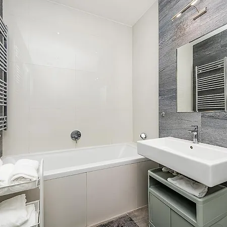 2-bedroom With Terrace Overlooking Zizkov Tv Tower *