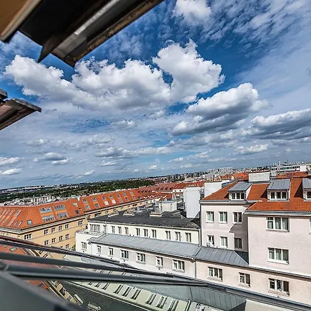 Apartament 2-bedroom With Terrace Overlooking Zizkov Tv Tower