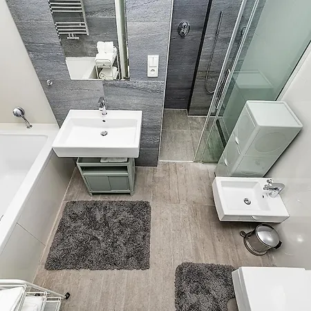 Apartament 2-bedroom With Terrace Overlooking Zizkov Tv Tower Praga