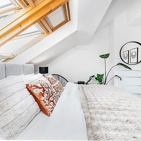 Apartament 2-bedroom With Terrace Overlooking Zizkov Tv Tower