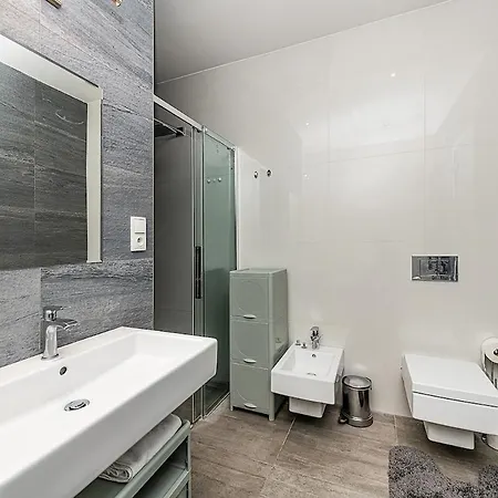 Apartament 2-bedroom With Terrace Overlooking Zizkov Tv Tower