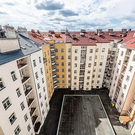 2-bedroom With Terrace Overlooking Zizkov Tv Tower