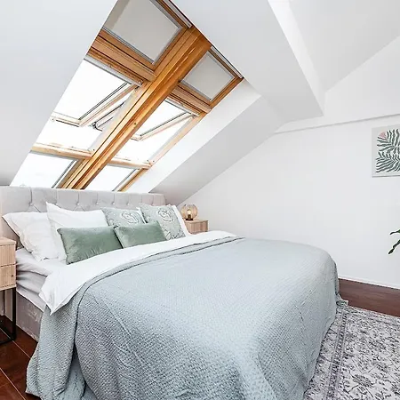 2-bedroom With Terrace Overlooking Zizkov Tv Tower *