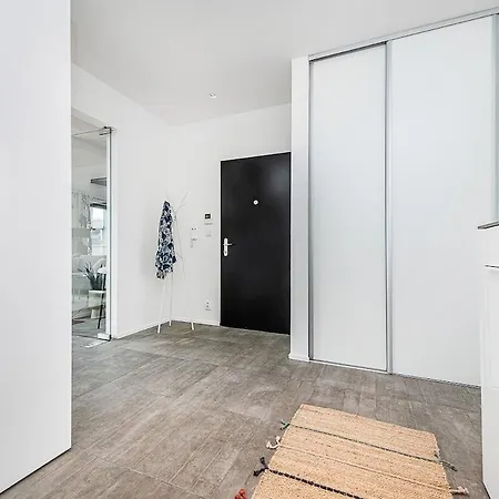 Apartament 2-bedroom With Terrace Overlooking Zizkov Tv Tower