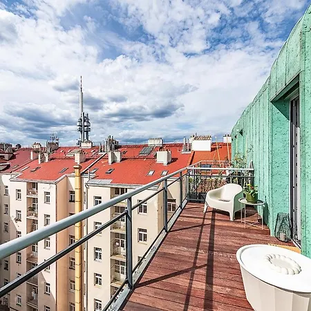 Apartament 2-bedroom With Terrace Overlooking Zizkov Tv Tower
